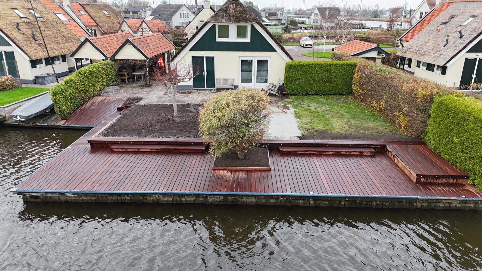 Vlonderterras aan het water — foto 3