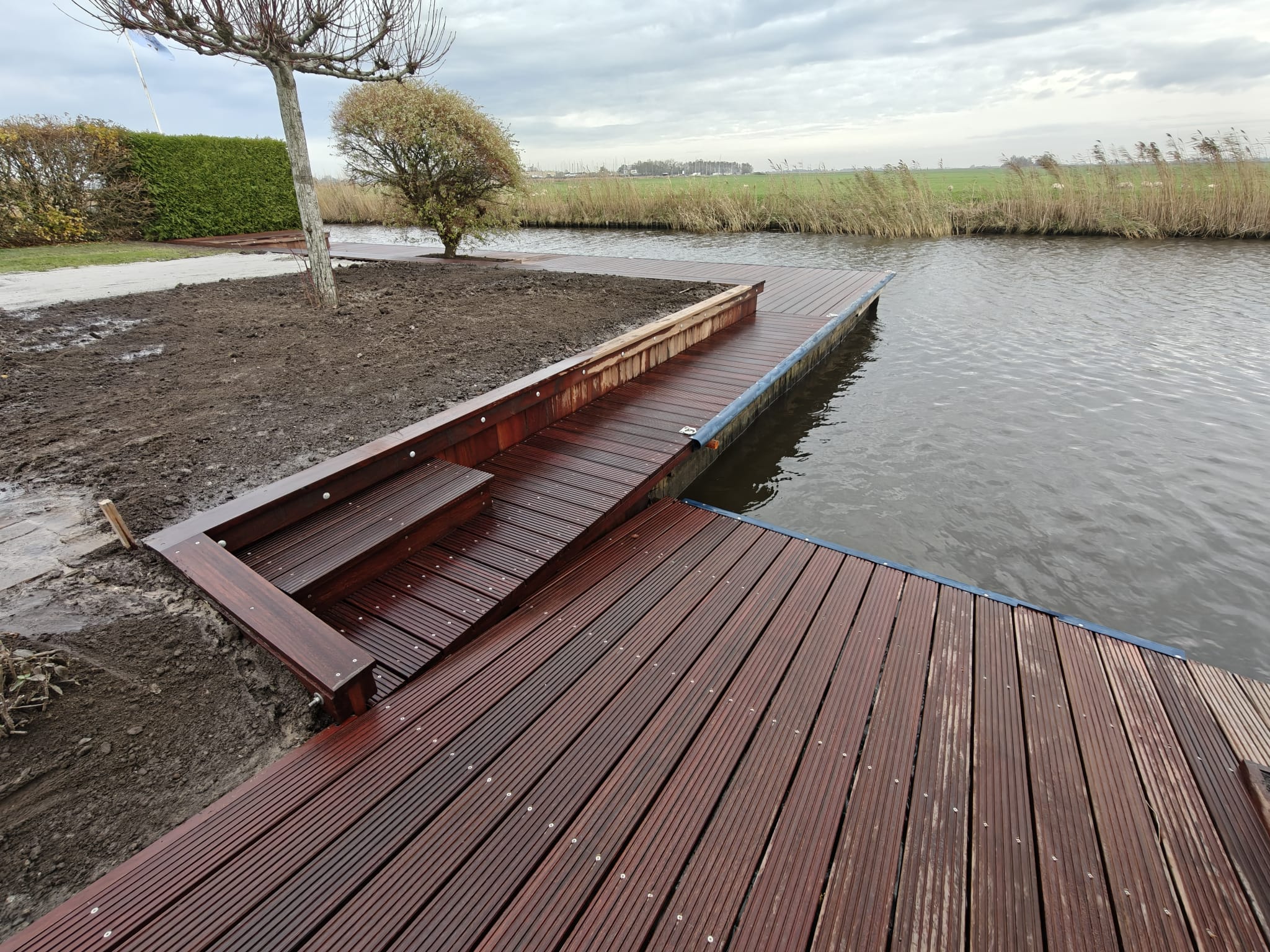 Vlonderterras aan het water — foto 5
