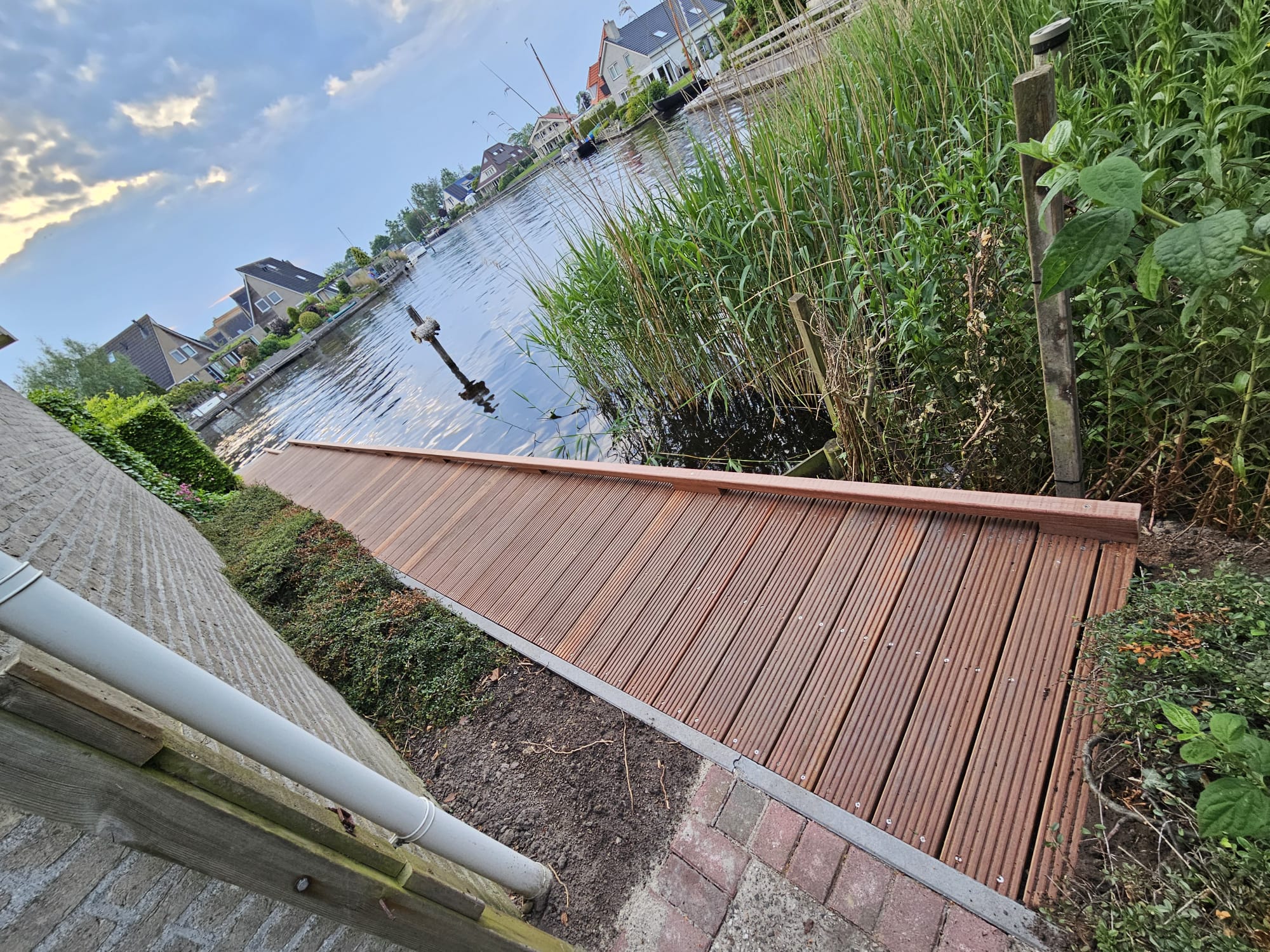 Vlonderterras aan het water — foto 6