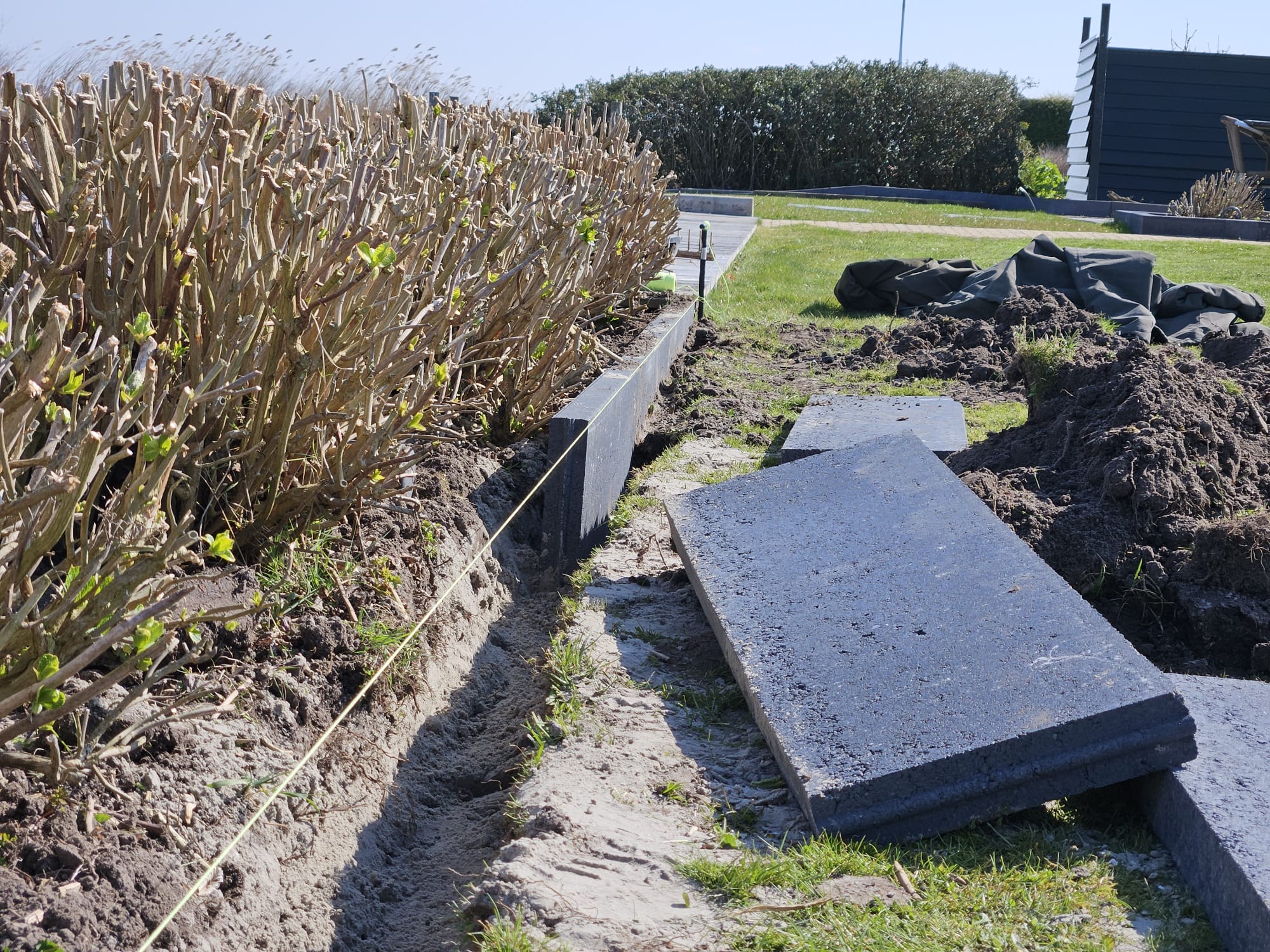 Tuinaanleg bij woning aan het water — foto 5