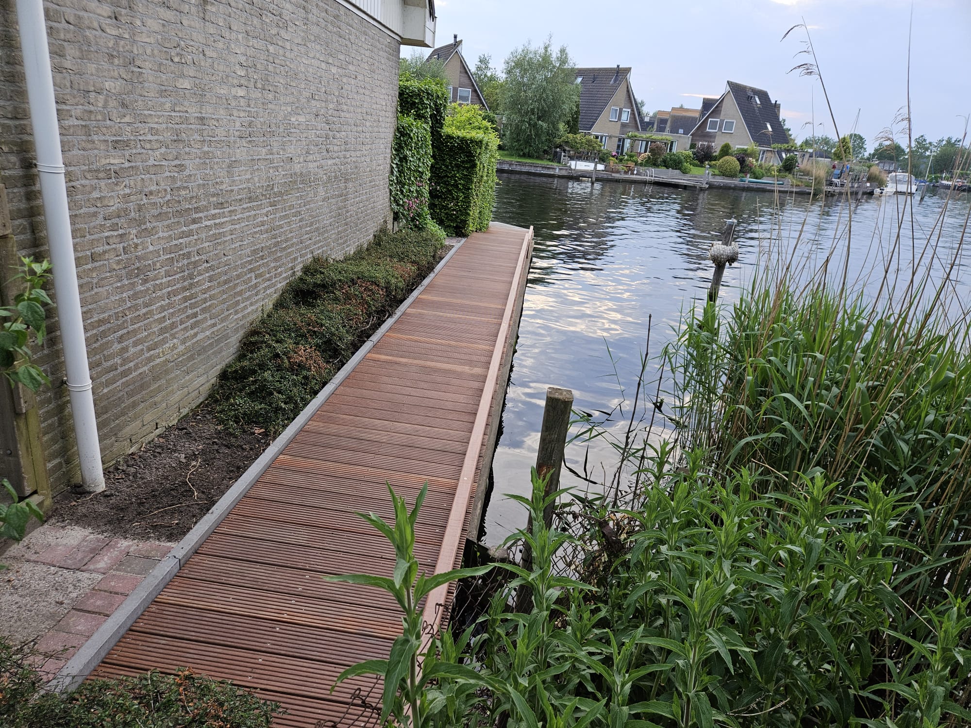 Vlonderterras aan het water — foto 9