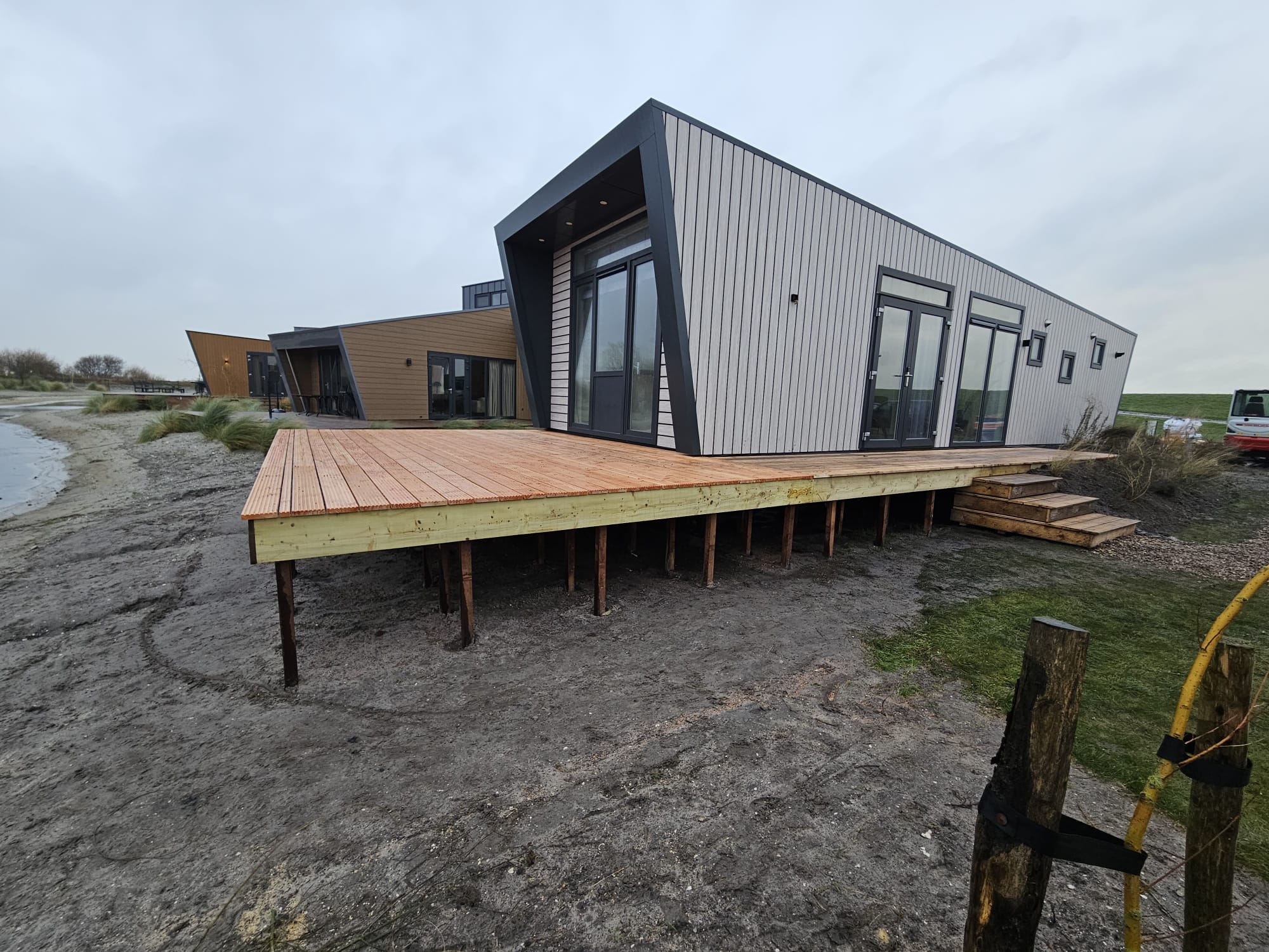 Vlonderterras aan het water — foto 16