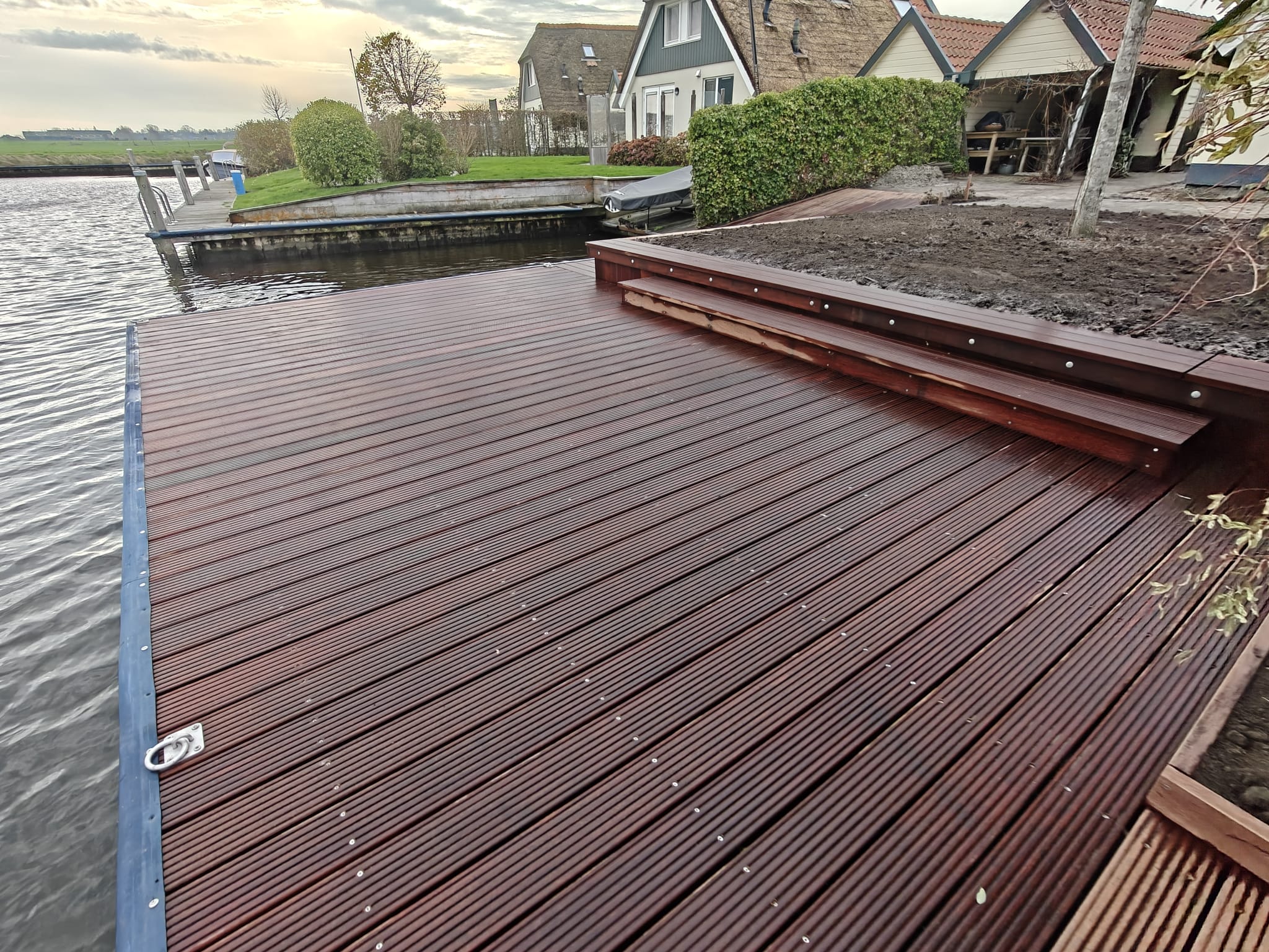 Vlonderterras aan het water — foto 20
