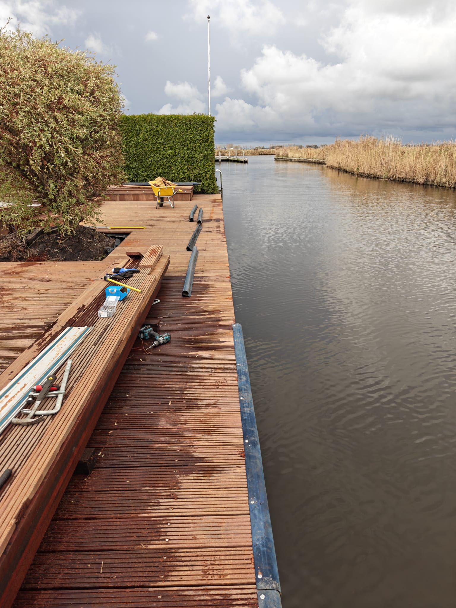 Vlonderterras aan het water — foto 22